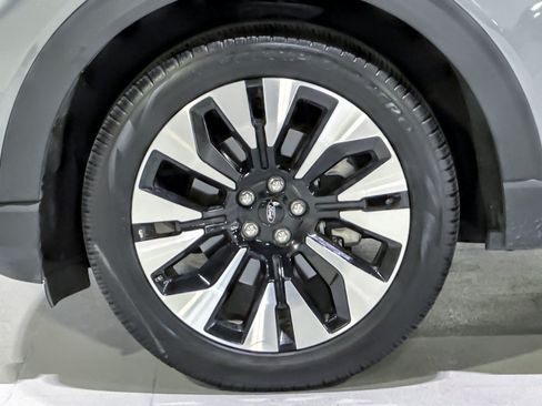 Used 2025 Ford Explorer Platinum w/ LUX Leather Package AWD/4WD image 12