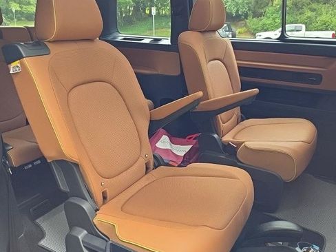 Used 2025 Volkswagen ID. Buzz Pro S Plus w/ Cupholders Package AWD/4WD image 8