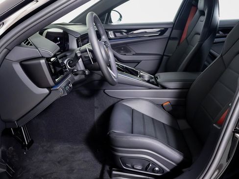 New 2025 Porsche Panamera 4 image 5