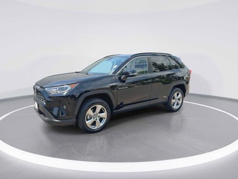 Certified 2021 Toyota RAV4 XLE Premium AWD/4WD image 4