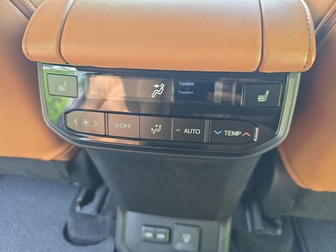 New 2026 Toyota Highlander Platinum AWD/4WD image 12