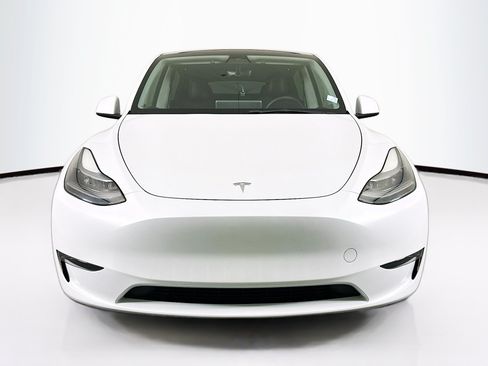Used 2023 Tesla Model Y Long Range AWD/4WD image 2