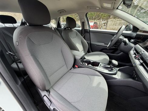 Used 2025 Kia K4 LXS image 35