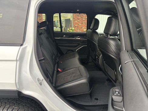 Used 2023 Jeep Grand Cherokee Trailhawk w/ Luxury Tech Group III AWD/4WD image 14