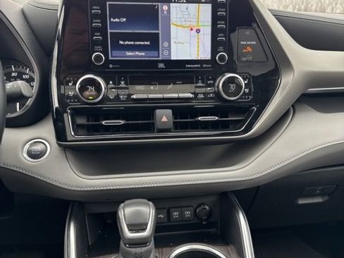 Used 2020 Toyota Highlander Limited image 10
