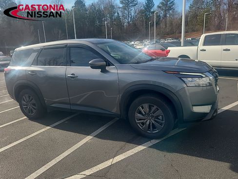 Used 2022 Nissan Pathfinder S image 14