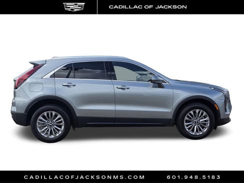 Used 2025 Cadillac XT4 Premium Luxury FWD image 4