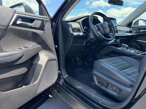 Used 2022 Mitsubishi Outlander SE image 15