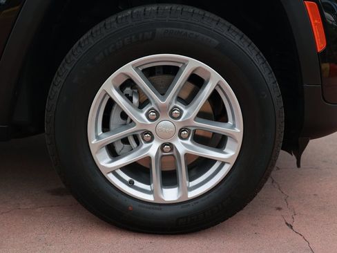 New 2025 Jeep Grand Cherokee Laredo image 8