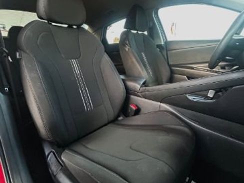 Used 2023 Hyundai Elantra SEL w/ Preferred Accessory Package image 9