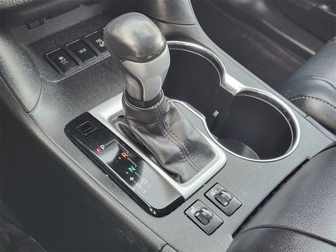 Used 2017 Toyota Highlander SE image 19
