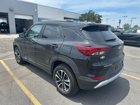Used 2025 Chevrolet TrailBlazer LT FWD image 3