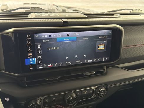 Used 2024 Jeep Wrangler Rubicon w/ Convenience Group image 18