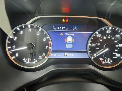 Used 2023 Nissan Titan SV w/ SV Convenience Package image 22