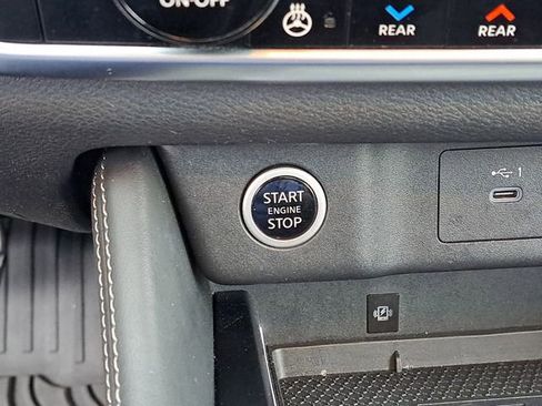 Used 2021 Nissan Rogue Platinum image 13