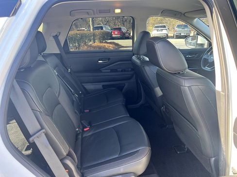 Certified 2023 Nissan Pathfinder SL image 16