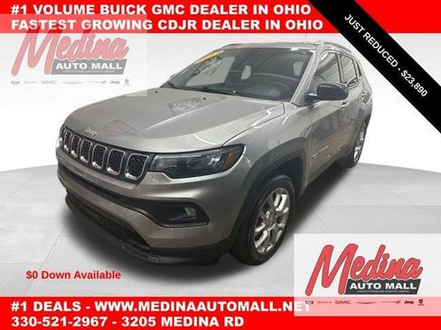 Used 2023 Jeep Compass Latitude AWD/4WD image 1