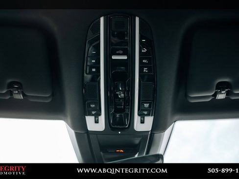 Used 2021 Porsche Cayenne AWD/4WD image 37