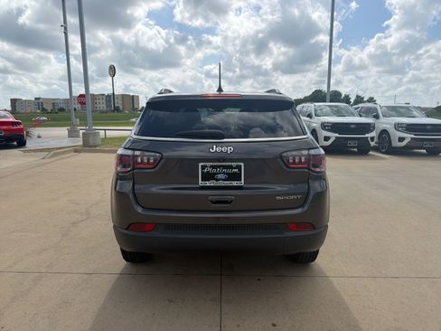 Used 2019 Jeep Compass Sport w/ Tech Group FWD image 4