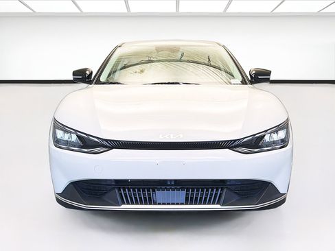 Used 2024 Kia EV6 Light image 2