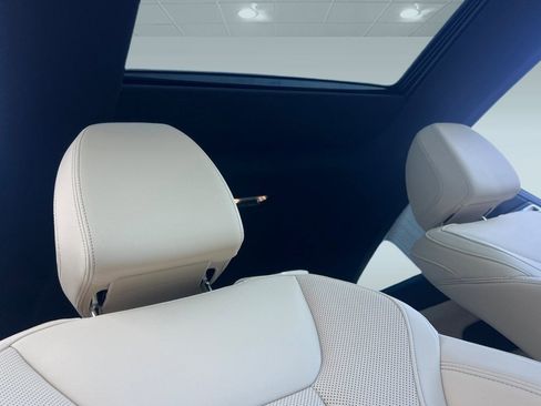 Used 2025 BMW M440i Coupe w/ Premium Package image 24