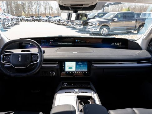 Used 2025 Lincoln Navigator L Reserve image 36