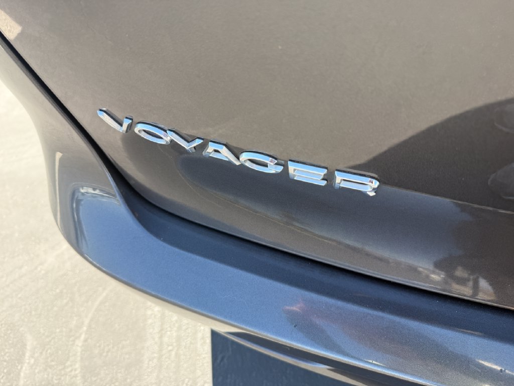 Used 2023 Chrysler Voyager LX FWD image 7