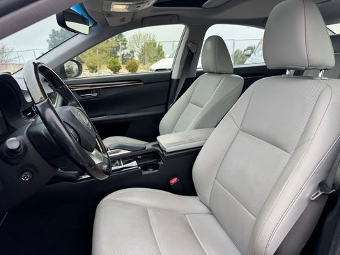 Used 2016 Lexus ES 350 w/ Navigation System Package FWD image 7