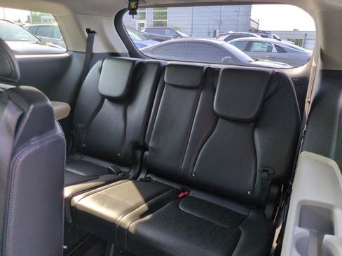 Used 2023 Kia Carnival LX FWD image 24