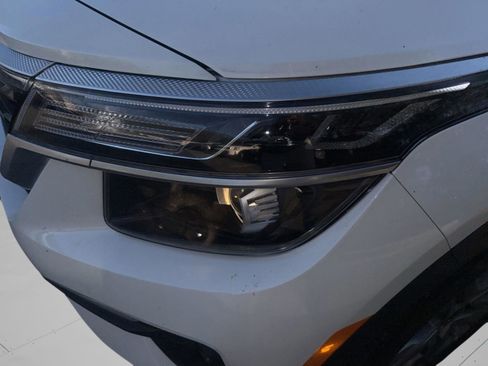 Certified 2023 Kia Seltos S w/ Navigation Package image 6