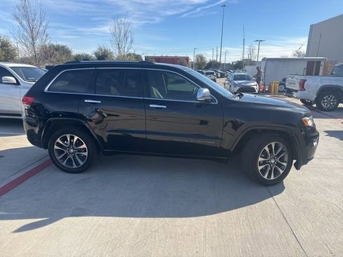 Used 2017 Jeep Grand Cherokee Overland image 2