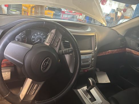 Used 2011 Subaru Outback 3.6R Limited AWD/4WD image 4