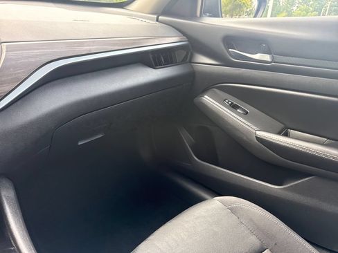 Used 2024 Nissan Altima 2.5 SV FWD image 17
