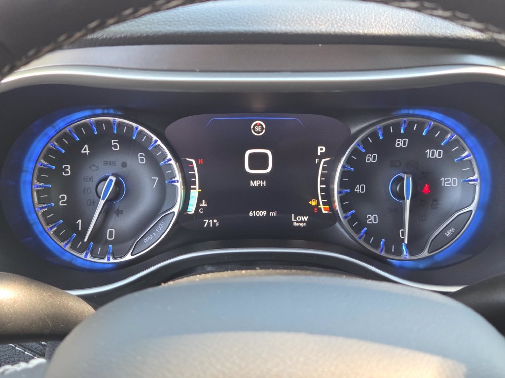 Used 2022 Chrysler Pacifica Touring-L w/ Uconnect Theater Family Group FWD image 32