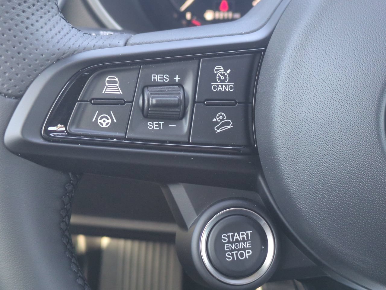 New 2025 Alfa Romeo Stelvio Sprint w/ Convenience Package AWD/4WD image 23