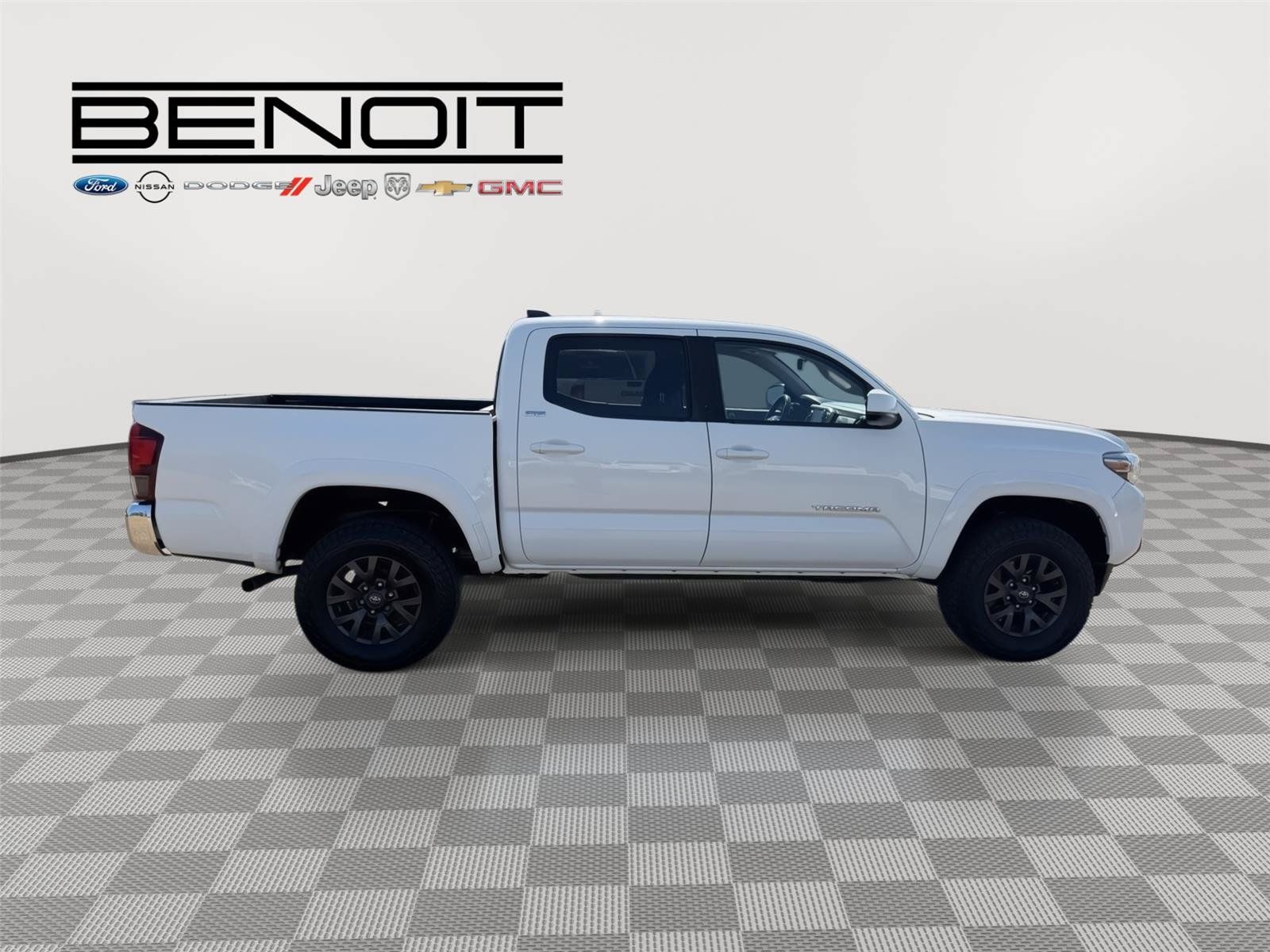 Used 2023 Toyota Tacoma SR5 RWD image 8