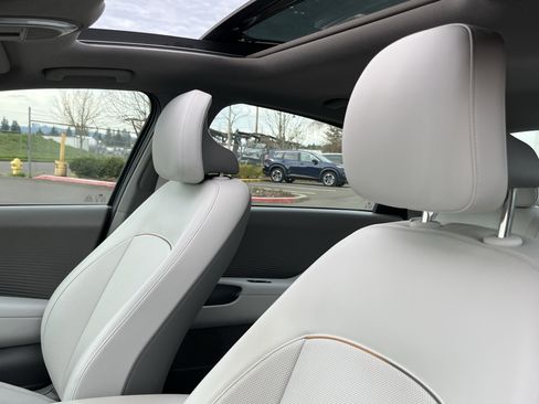 Used 2024 Hyundai Ioniq 6 Limited image 19