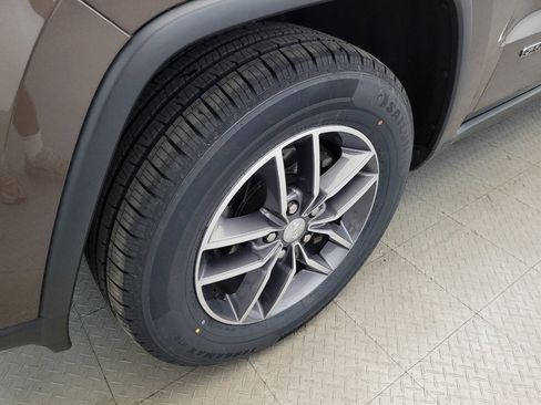 Used 2018 Jeep Grand Cherokee Limited AWD/4WD image 31