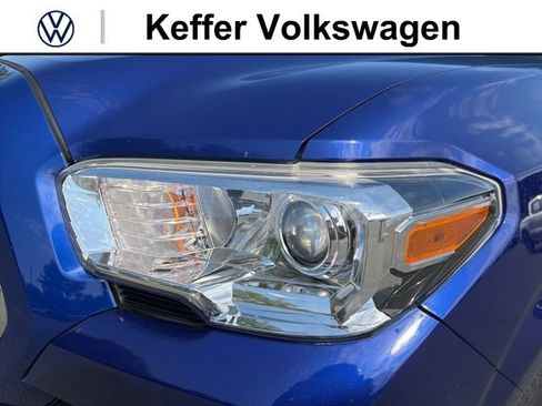 Used 2022 Toyota Tacoma SR5 RWD image 9