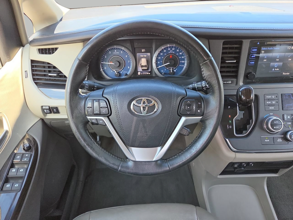 Used 2015 Toyota Sienna XLE FWD image 11