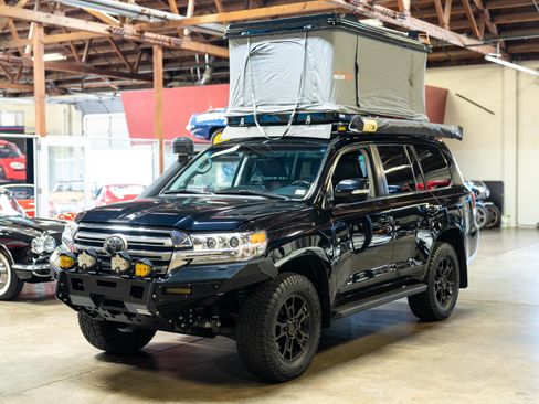 Used 2019 Toyota Land Cruiser image 9