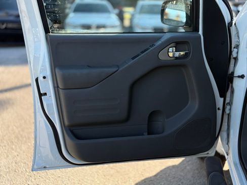 Used 2015 Nissan Frontier SV w/ SV Value Truck Package image 10