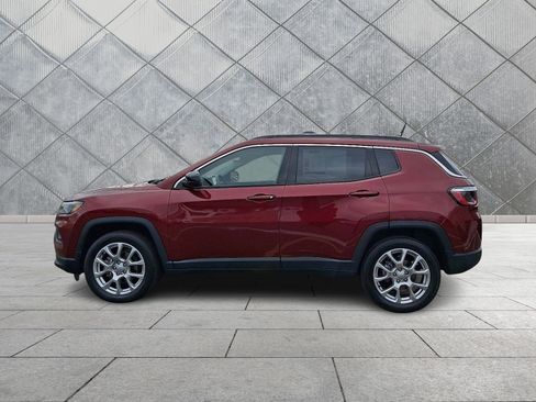 Used 2022 Jeep Compass Latitude w/ Sun and Sound Group image 4