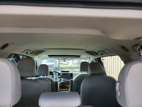 Used 2012 Toyota Sienna XLE w/ XLE Navigation Pkg image 39
