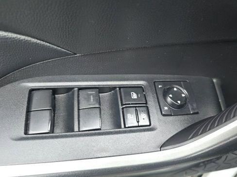 Used 2021 Toyota RAV4 LE image 12