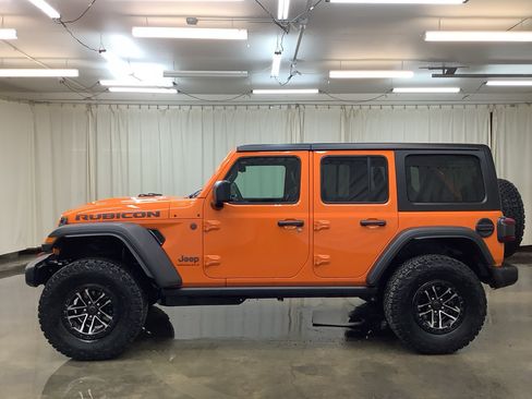 New 2026 Jeep Wrangler Unlimited Rubicon w/ Xtreme 35 Tire Package AWD/4WD image 10