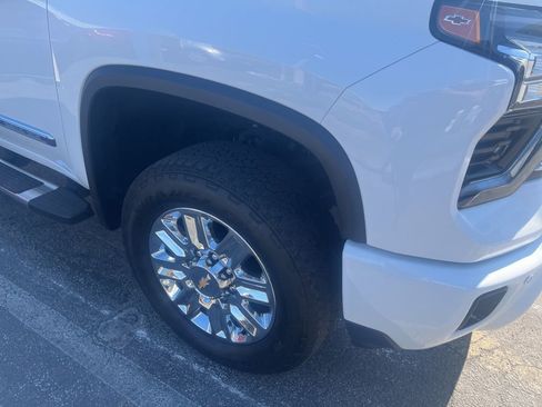 Used 2024 Chevrolet Silverado 2500 High Country image 11
