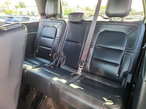 Used 2024 Lincoln Navigator Premiere AWD/4WD image 12