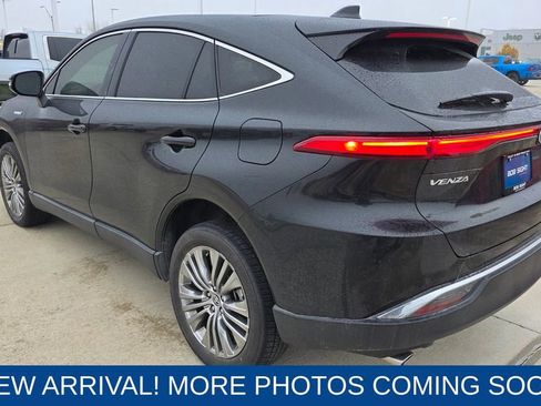 Used 2021 Toyota Venza Limited image 3