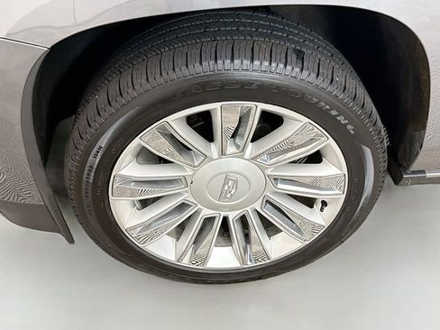 Used 2019 Cadillac Escalade Platinum image 36